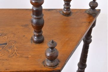 イギリスアンティーク　ペイント仕上げ限定　挽き物加工の支柱がエレガントな雰囲気を演出するラック(オープンシェルフ、飾り棚)(R-050246)