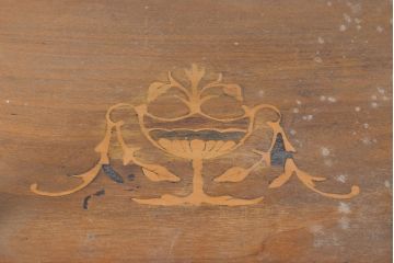 イギリスアンティーク　ペイント仕上げ限定　挽き物加工の支柱がエレガントな雰囲気を演出するラック(オープンシェルフ、飾り棚)(R-050246)