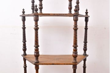 イギリスアンティーク　ペイント仕上げ限定　挽き物加工の支柱がエレガントな雰囲気を演出するラック(オープンシェルフ、飾り棚)(R-050246)