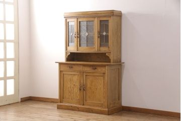 フランスアンティーク　パイン材　様々なガラスを組み合わせた扉がおしゃれなキャビネット(カップボード、食器棚)(R-050248)