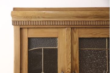 フランスアンティーク　パイン材　様々なガラスを組み合わせた扉がおしゃれなキャビネット(カップボード、食器棚)(R-050248)