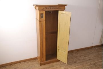 イギリスアンティーク　使い込まれた風合いと温かみのある色合いが魅力のワードローブ(洋服タンス)(R-050253)