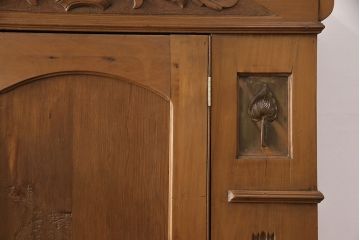 イギリスアンティーク　使い込まれた風合いと温かみのある色合いが魅力のワードローブ(洋服タンス)(R-050253)