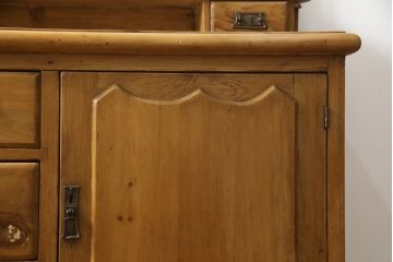 フランスアンティーク パイン材の温かみある風合いが魅力!カントリーテイストの空間づくりにおすすめのサイドボード(キャビネット、チェスト)(R-050255)