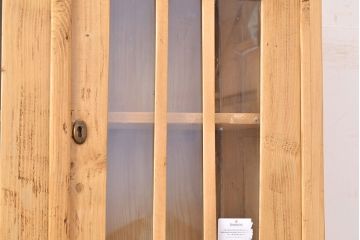 イギリスアンティーク　パイン材の温かい風合いが和やかな空間を演出するキッチンキャビネット(カップボード、食器棚、収納棚、戸棚)(R-050257)