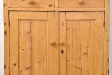 イギリスアンティーク　パイン材の温かい風合いが和やかな空間を演出するキッチンキャビネット(カップボード、食器棚、収納棚、戸棚)(R-050257)
