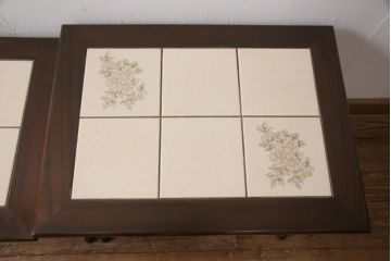 イギリスビンテージ　タイルトップがレトロさを醸し出す、チーク材のネストテーブル(サイドテーブル、カフェテーブル、ヴィンテージ)(R-050258)