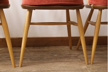 イギリスヴィンテージ　ビンテージ家具　ERCOL(アーコール)　オレンジのクッション付きのアーコールチェア4脚セット(ダイニングチェア、板座チェア、椅子)(R-050259)
