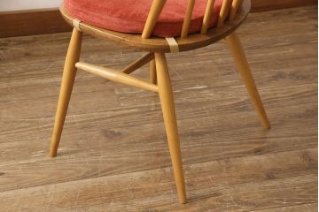 イギリスヴィンテージ　ビンテージ家具　ERCOL(アーコール)　オレンジのクッション付きのアーコールチェア4脚セット(ダイニングチェア、板座チェア、椅子)(R-050259)