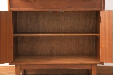 ヴィンテージ家具　北欧ビンテージ　チーク材　木の温もりとデザイン性を兼ね備えたライティングビューロー(簿記机、在宅ワーク、在宅用デスク)(R-050268)