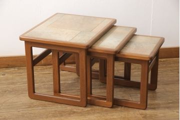 イギリスヴィンテージ　チーク材　タイルトップ天板がお洒落なネストテーブル(サイドテーブル、コーヒーテーブル、ビンテージ)(R-050269)