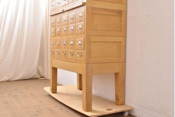【簡易リペア限定品】レトロ家具　昭和レトロ　KIHARA　ナラ材製　作業台付き!40杯もの引き出しが備わったネームプレート付きカードケース(引き出し、チェスト、図書館、図書室)(R-050286)