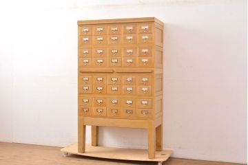 レトロ家具　昭和レトロ　KIHARA　ナラ材製　作業台付き!40杯もの引き出しが備わったネームプレート付きカードケース(引き出し、チェスト、図書館、図書室)(R-050286)