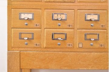 【簡易リペア限定品】レトロ家具　昭和レトロ　KIHARA　ナチュラルスタイルにおすすめ!小物収納に便利なナラ材製ネームプレート付きカードケース(引き出し、チェスト、図書館、図書室)(R-050287)
