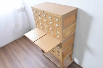 【簡易リペア限定品】和製ヴィンテージ　昭和レトロ　ナラ材製　KIHARA　引き出し40杯!　格納式作業台付き!　小物収納に最適な図書館のスタッキングカードケース　(R-050289)