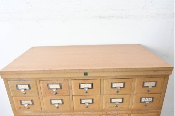 【簡易リペア限定品】和製ヴィンテージ　昭和レトロ　ナラ材製　KIHARA　引き出し40杯!　格納式作業台付き!　小物収納に最適な図書館のスタッキングカードケース　(R-050289)