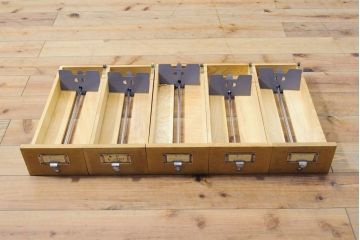 レトロ家具　昭和レトロ　KIHARA　小物収納にうってつけのナラ材製ネームプレート付きカードケース(引き出し、チェスト、図書館、図書室)(R-050289)