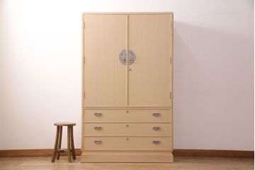 中古　美品　国産　気品あふれる佇まいが魅力の総桐箪笥(胴厚)(着物箪笥、衣装箪笥、和タンス、桐たんす)(定価約90万円)(R-050295)