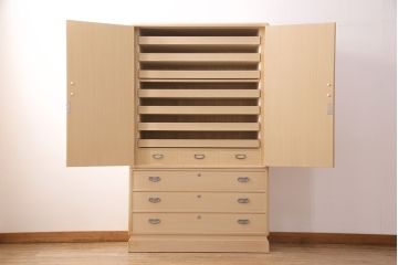 中古　美品　国産　気品あふれる佇まいが魅力の総桐箪笥(胴厚)(着物箪笥、衣装箪笥、和タンス、桐たんす)(定価約90万円)(R-050295)