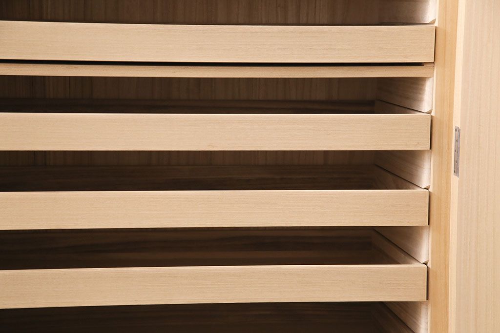 中古　美品　国産　気品あふれる佇まいが魅力の総桐箪笥(胴厚)(着物箪笥、衣装箪笥、和タンス、桐たんす)(定価約90万円)(R-050295)