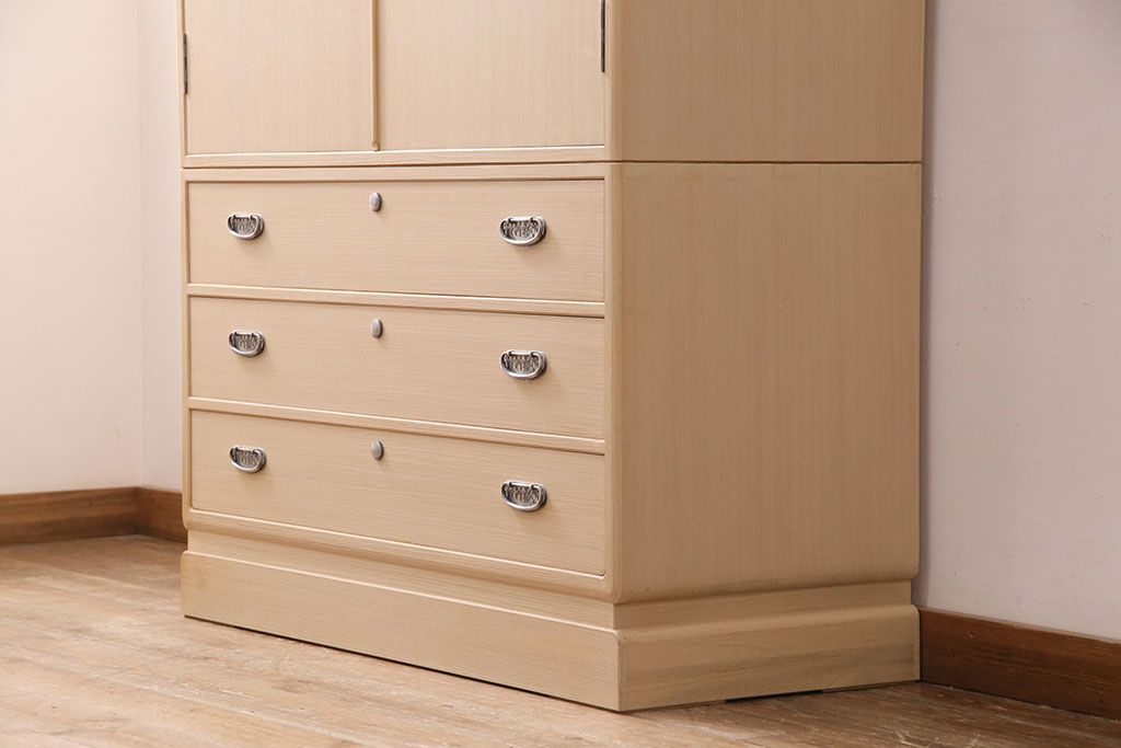 中古　美品　国産　気品あふれる佇まいが魅力の総桐箪笥(胴厚)(着物箪笥、衣装箪笥、和タンス、桐たんす)(定価約90万円)(R-050295)