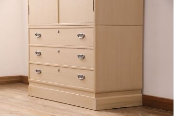 中古　美品　国産　気品あふれる佇まいが魅力の総桐箪笥(胴厚)(着物箪笥、衣装箪笥、和タンス、桐たんす)(定価約90万円)(R-050295)