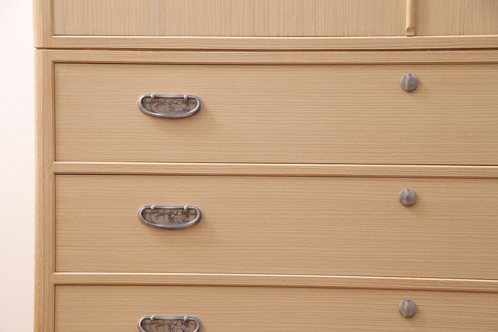 中古　美品　国産　気品あふれる佇まいが魅力の総桐箪笥(胴厚)(着物箪笥、衣装箪笥、和タンス、桐たんす)(定価約90万円)(R-050295)