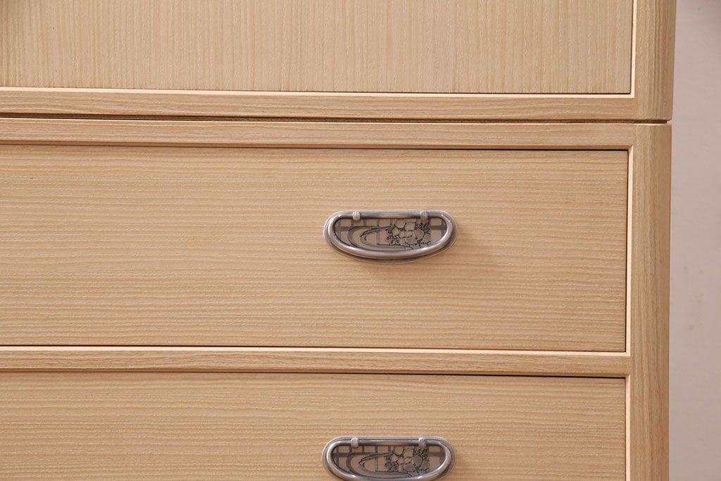 中古　美品　国産　気品あふれる佇まいが魅力の総桐箪笥(胴厚)(着物箪笥、衣装箪笥、和タンス、桐たんす)(定価約90万円)(R-050295)