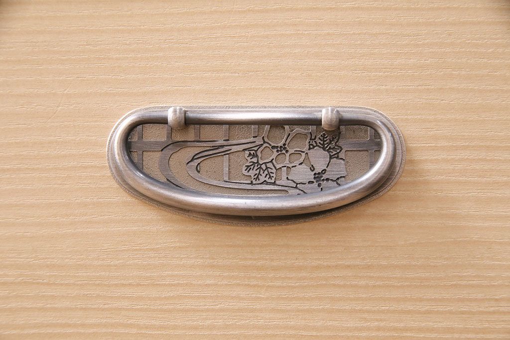 中古　美品　国産　気品あふれる佇まいが魅力の総桐箪笥(胴厚)(着物箪笥、衣装箪笥、和タンス、桐たんす)(定価約90万円)(R-050295)