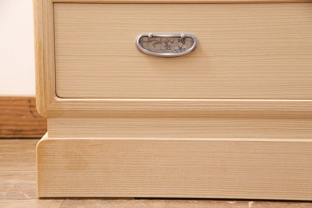 中古　美品　国産　気品あふれる佇まいが魅力の総桐箪笥(胴厚)(着物箪笥、衣装箪笥、和タンス、桐たんす)(定価約90万円)(R-050295)