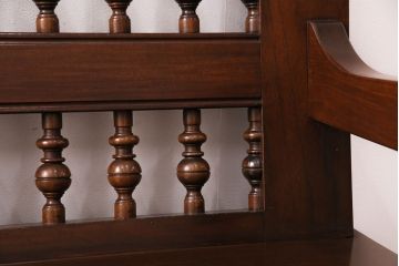 中古　激レア!　特注品　九州民芸家具　漆塗りが美しいスピンドルベンチ(アーム付きベンチ、3人掛け、三人掛け)(定価約75万円)(R-050310)