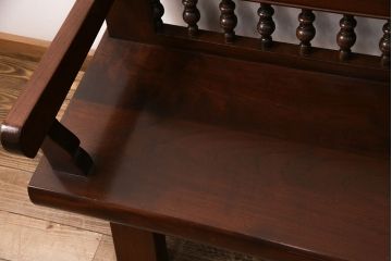 中古　激レア!　特注品　九州民芸家具　漆塗りが美しいスピンドルベンチ(アーム付きベンチ、3人掛け、三人掛け)(定価約75万円)(R-050310)