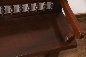 中古　激レア!　特注品　九州民芸家具　漆塗りが美しいスピンドルベンチ(アーム付きベンチ、3人掛け、三人掛け)(定価約75万円)(R-050310)