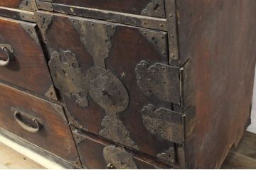 和製アンティーク　前面欅(ケヤキ)材　ノスタルジックな雰囲気漂う仙台箪笥(収納タンス、整理たんす、時代箪笥、引き出し、チェスト)(R-050321)