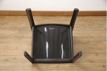 中古　イタリア　Enrico Pellizzoni(エンリコペリッツォーニ)　モダンでスタイリッシュな空間づくりにおすすめのダークカラーの本革チェア(椅子)(R-050327)