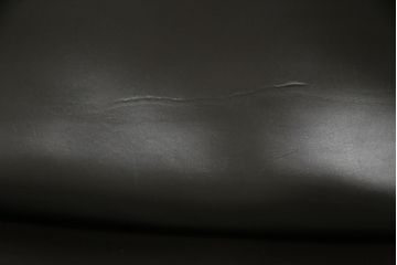 中古　イタリア　Enrico Pellizzoni(エンリコペリッツォーニ)　モダンでスタイリッシュな空間づくりにおすすめのダークカラーの本革チェア(椅子)(R-050328)