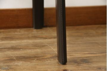 中古　イタリア　Enrico Pellizzoni(エンリコペリッツォーニ)　モダンでスタイリッシュな空間づくりにおすすめのダークカラーの本革チェア(椅子)(R-050328)