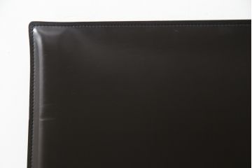 中古　イタリア　Enrico Pellizzoni(エンリコペリッツォーニ)　モダンでスタイリッシュな空間づくりにおすすめのダークカラーの本革チェア(椅子)(R-050329)