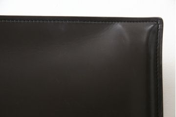 中古　イタリア　Enrico Pellizzoni(エンリコペリッツォーニ)　モダンでスタイリッシュな空間づくりにおすすめのダークカラーの本革チェア(椅子)(R-050329)
