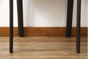 中古　イタリア　Enrico Pellizzoni(エンリコペリッツォーニ)　モダンでスタイリッシュな空間づくりにおすすめのダークカラーの本革チェア(椅子)(R-050329)