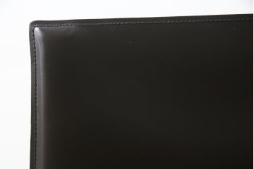 中古　イタリア　Enrico Pellizzoni(エンリコペリッツォーニ)　モダンでスタイリッシュな空間づくりにおすすめのダークカラーの本革チェア(椅子)(R-050329)