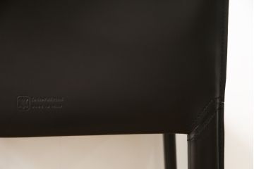 中古　イタリア　Enrico Pellizzoni(エンリコペリッツォーニ)　モダンでスタイリッシュな空間づくりにおすすめのダークカラーの本革チェア(椅子)(R-050329)
