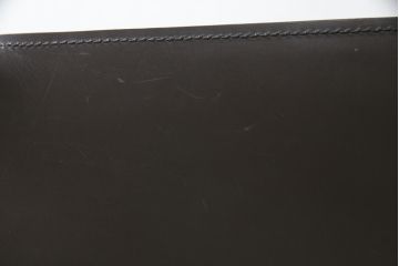 中古　イタリア　Enrico Pellizzoni(エンリコペリッツォーニ)　モダンでスタイリッシュな空間づくりにおすすめのダークカラーの本革チェア(椅子)(R-050329)