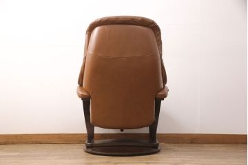 中古　美品　牛本革　ノルウェー　Hjellegjerde(イエリアーダ社)　ノーザンコンフォート　優雅なくつろぎの時間におすすめのリクライニングチェア&オットマン(椅子、アームチェア、フットスツール)(エコーネス、EKORNES、ストレスレスチェア)(定価約31万円)(R-050330)