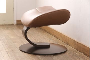 中古　美品　牛本革　ノルウェー　Hjellegjerde(イエリアーダ社)　ノーザンコンフォート　優雅なくつろぎの時間におすすめのリクライニングチェア&オットマン(椅子、アームチェア、フットスツール)(エコーネス、EKORNES、ストレスレスチェア)(定価約31万円)(R-050330)