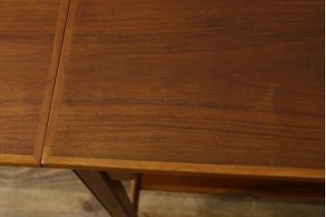北欧ヴィンテージ　チーク材　珍しいデザインで使い勝手の良いバタフライテーブル　(R-050331)