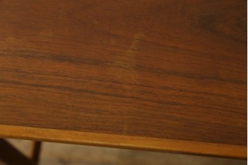 北欧ヴィンテージ　チーク材　珍しいデザインで使い勝手の良いバタフライテーブル　(R-050331)