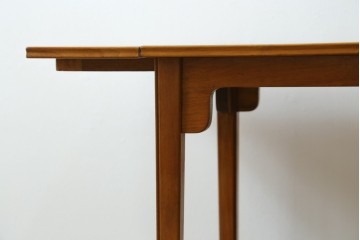 北欧ヴィンテージ　チーク材　珍しいデザインで使い勝手の良いバタフライテーブル　(R-050331)