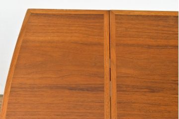 ビンテージ家具　北欧ヴィンテージ　チーク材　珍しいデザインが使い勝手の良いバタフライテーブル(サイドテーブル、オケージョナルテーブル)(R-050331)