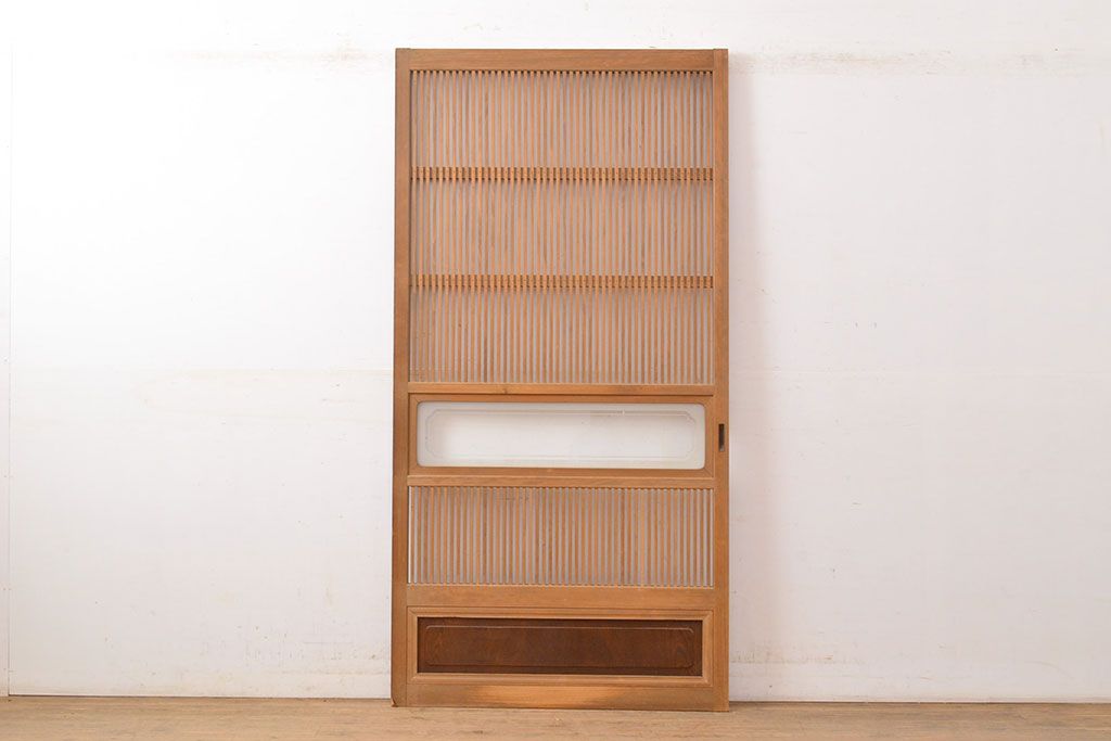 アンティーク建具　腰板のケヤキ材がアクセントになった格子戸1枚(引き戸)(R-050338)